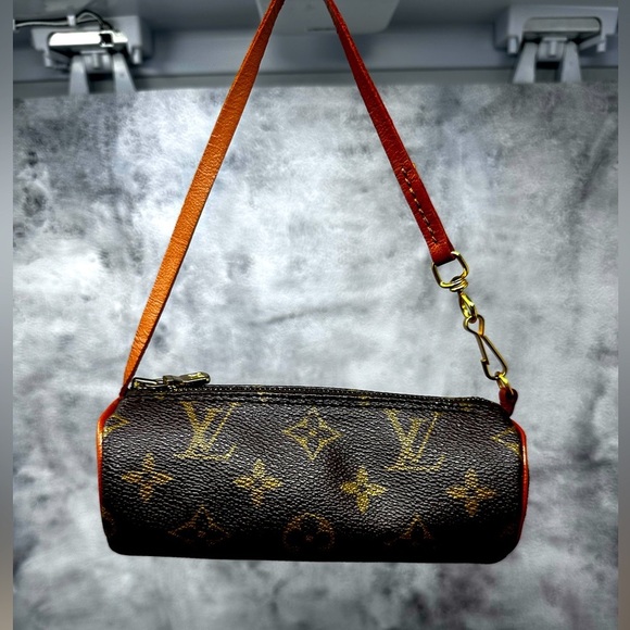 Louis Vuitton Handbags - LOUIS VUITTON Trousse Ronde Monogram - Pouch Monogram Canvas EUC